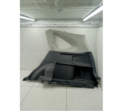 Обшивка багажника правая