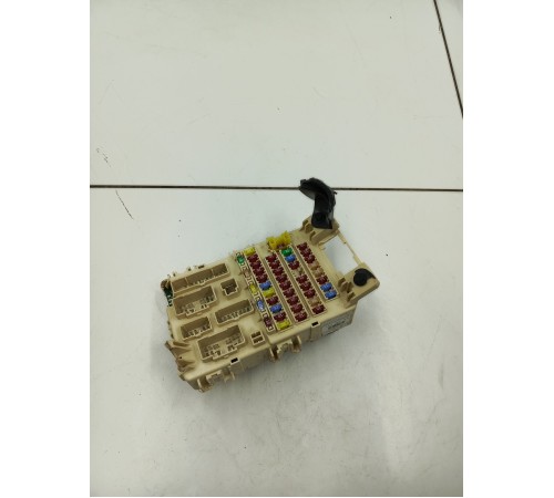 Блок предохранителей салонный