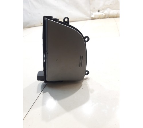 Пепельница (передняя)