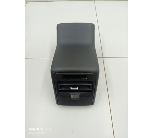 Накладка центральной консоли задняя с воздушным дефлектором