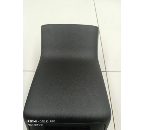 Накладка центральной консоли задняя с воздушным дефлектором