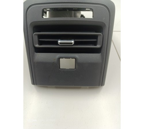 Накладка центральной консоли задняя с воздушным дефлектором