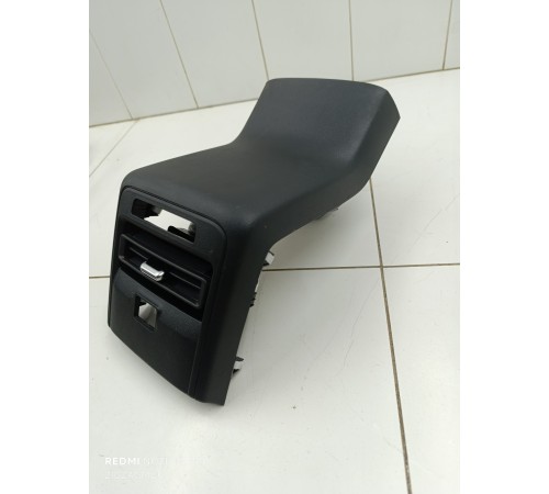 Накладка центральной консоли задняя с воздушным дефлектором