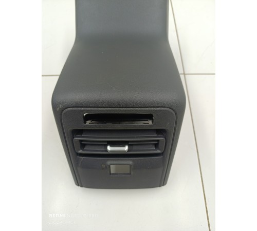 Накладка центральной консоли задняя с воздушным дефлектором