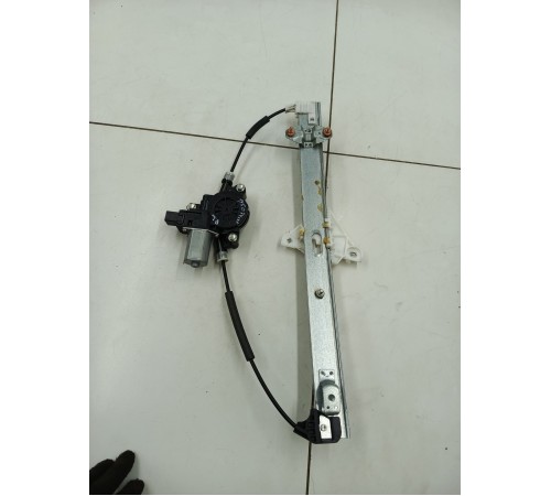 Стеклоподьемник передний левый в сборе