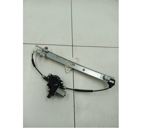 Стеклоподьемник передний левый в сборе