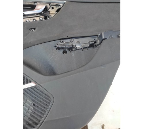 Обшивка двери (задняя правая)