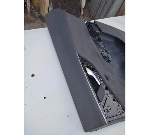 Обшивка двери (задняя правая)