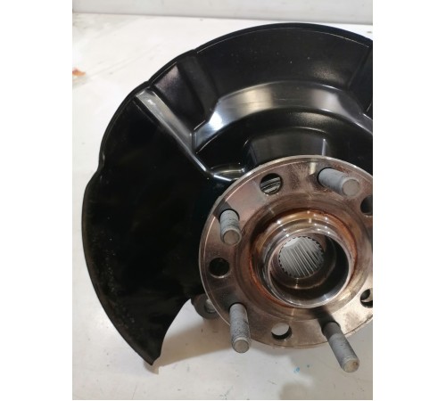 Кулак поворотный передний правый