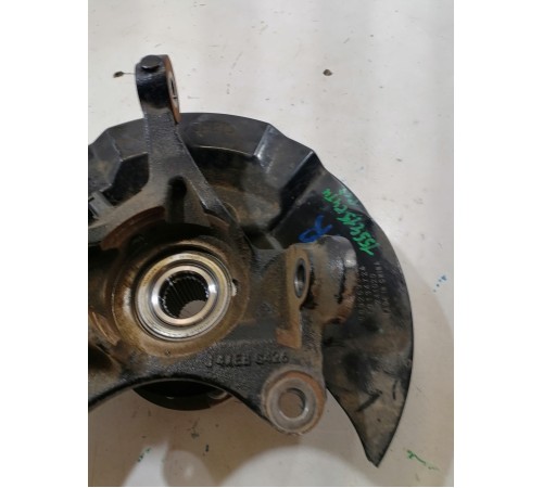 Кулак поворотный передний правый