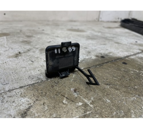 Заглушка переднего бампера буксировочного крюка