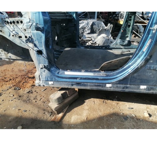 Порог левый с центральной стойкой