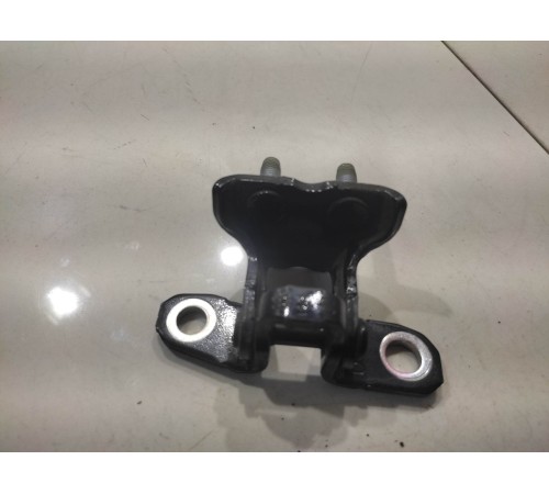 Петля двери (задняя, правая, верхняя)