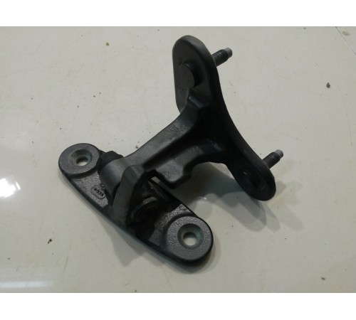 Петля двери (передняя, левая, верхняя)