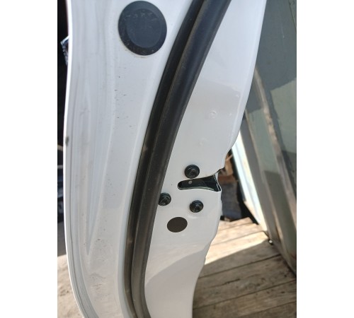 Дверь задняя левая в сборе