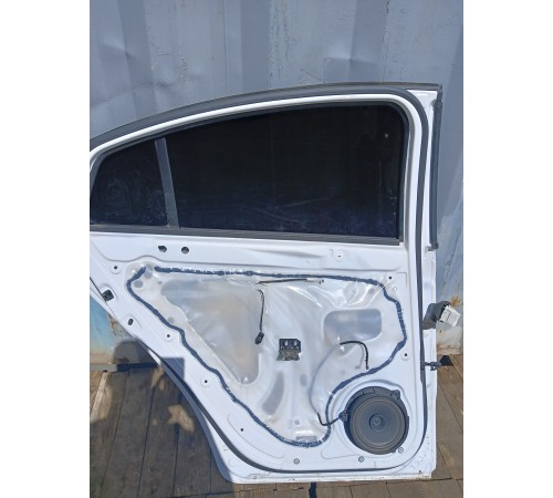 Дверь задняя левая в сборе