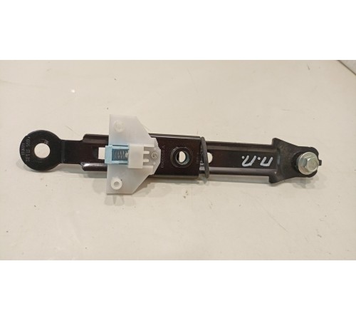 Регулятор высоты ремня безопасности (передний, правый)