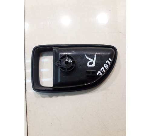 Накладка ручки двери (передняя,правая, внутренняя)