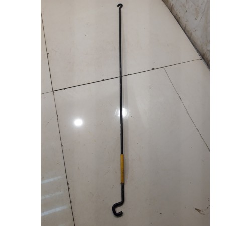 Держатель капота