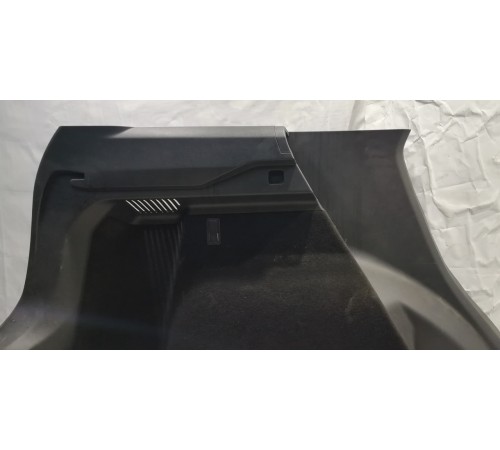 Обшивка багажника (задняя, левая)