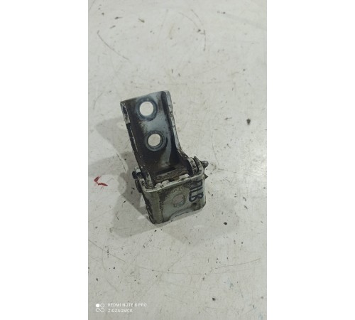 Петля двери(передняя левая верхняя)