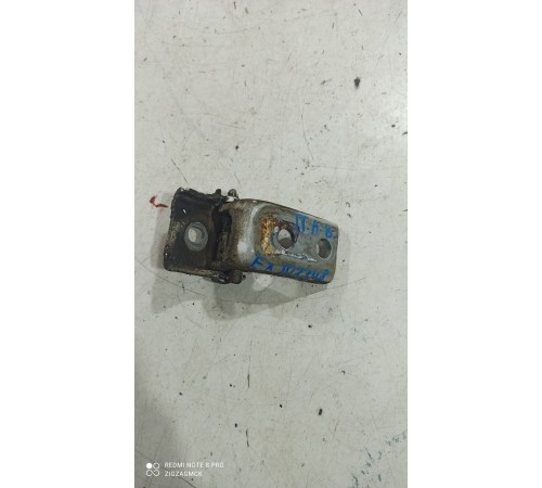 Петля двери(передняя левая верхняя)