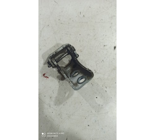 Петля двери(передняя левая верхняя)