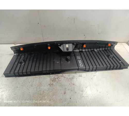 Накладка замка багажника