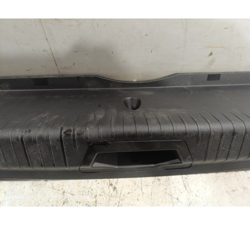 Накладка замка багажника