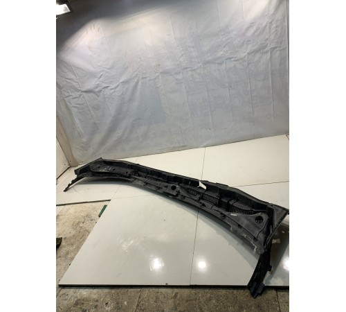 Планка под лобовое стекло (жабо)