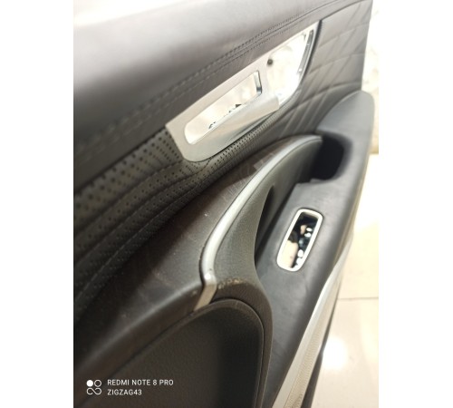 Обшивка двери(передняя правая)