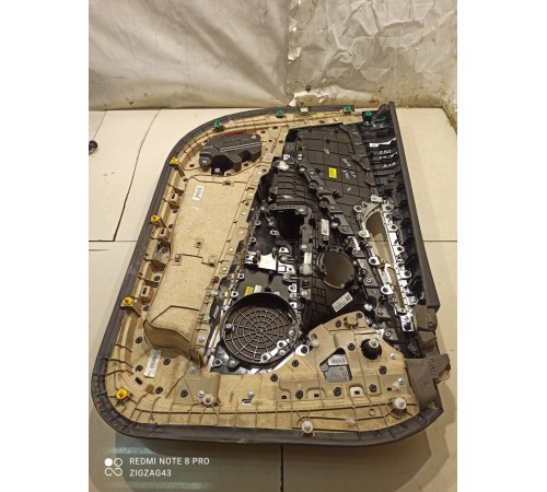 Обшивка двери(передняя правая)