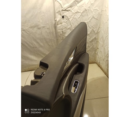 Обшивка двери(передняя правая)