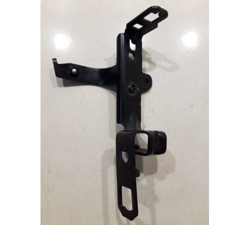 Кронштейн(крепление) электропроводки генератора (правый)