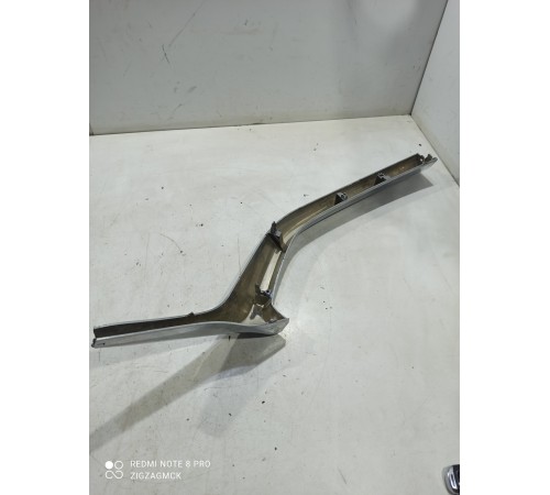 Молдинг решетки радиатора правый