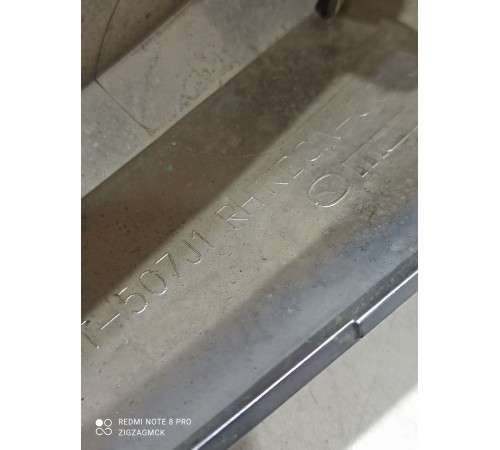 Молдинг решетки радиатора правый