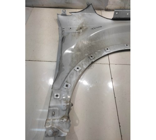 Крыло переднее левое