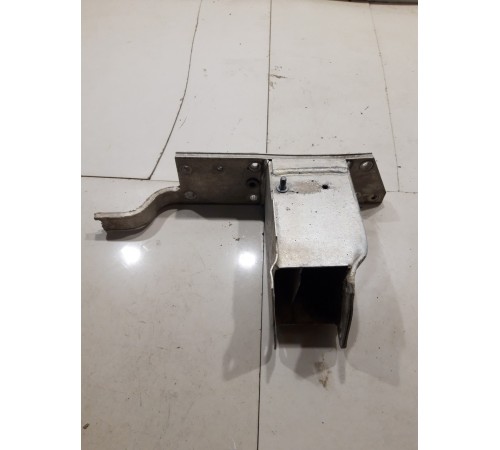 Кронштейн(крепление) усилителя переднего бампера левый