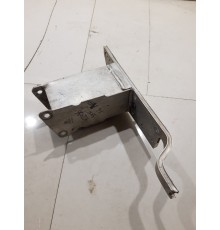 Кронштейн(крепление) усилителя переднего бампера левый