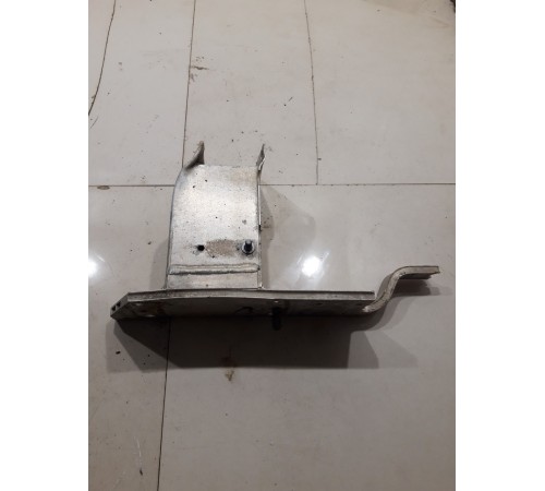 Кронштейн(крепление) усилителя переднего бампера левый