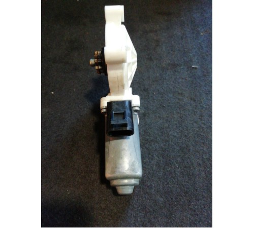 Моторчик стеклоподъемника задний левый