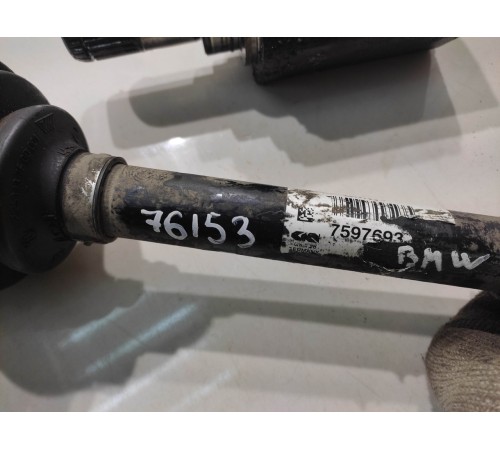 Привод (полуось) (передний левый)