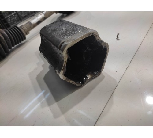 Привод (полуось) (передний левый)