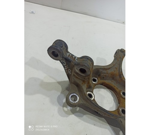 Кулак передний правый