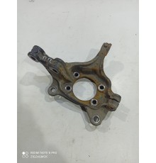 Кулак передний правый