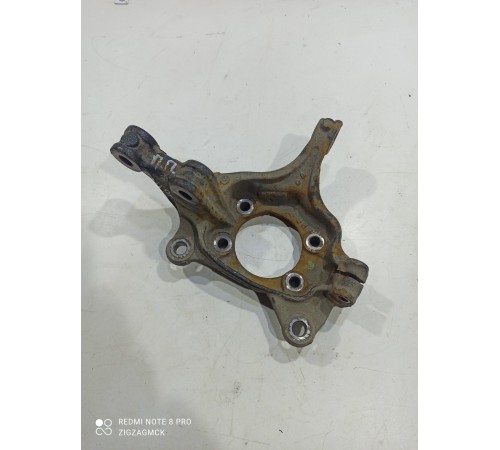 Кулак передний правый