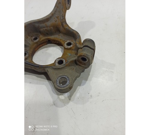 Кулак передний правый