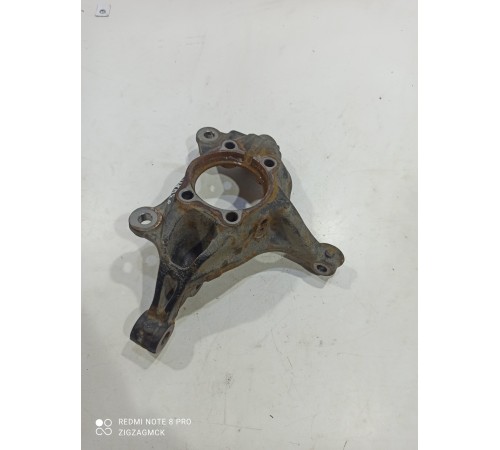 Кулак передний правый