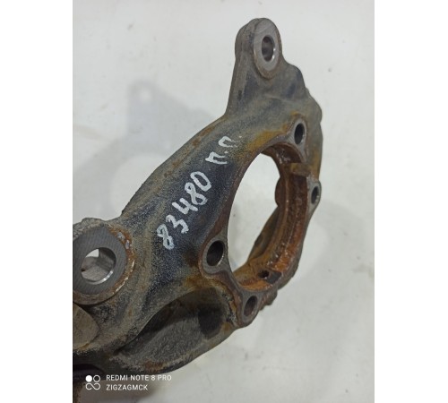 Кулак передний правый