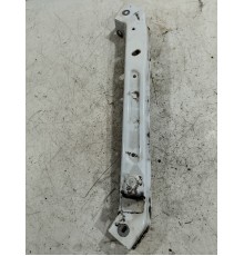 Кронштейн кузова передний правый